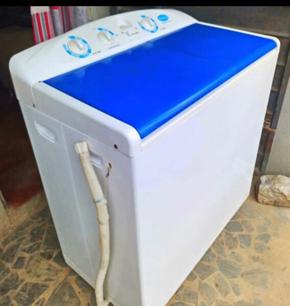 Machine à laver semi-automatique