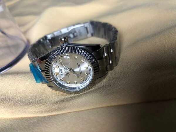 Montre élégante en acier inoxydable