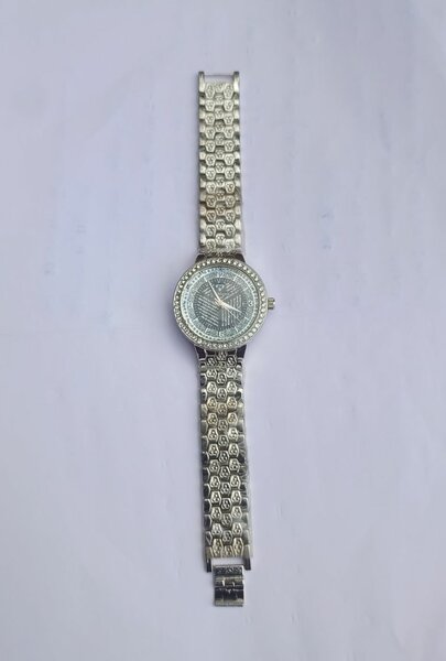 Montre élégante en acier