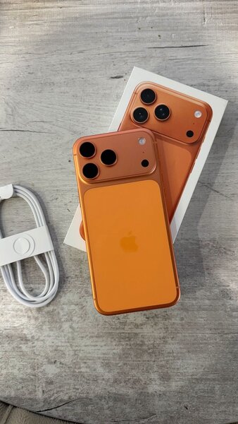 iPhone 14 Orange