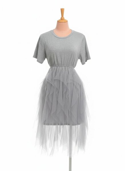 Robe grise avec jupe en tulle