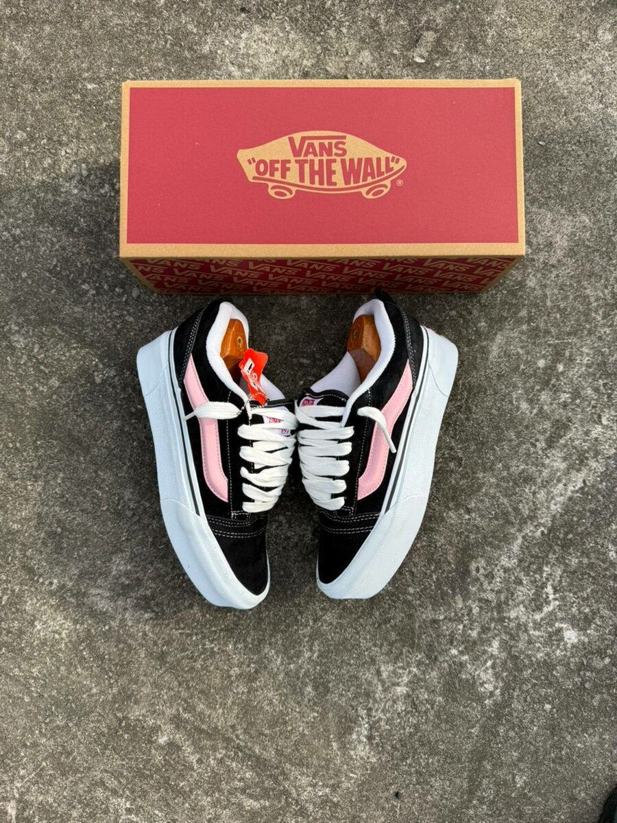 Chaussures Vans Old Skool noir et rose