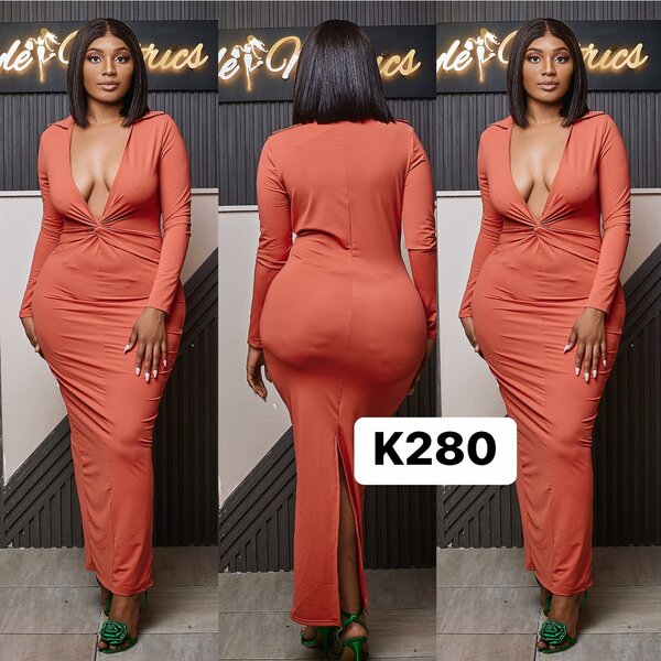 Fitted dress with a neckline