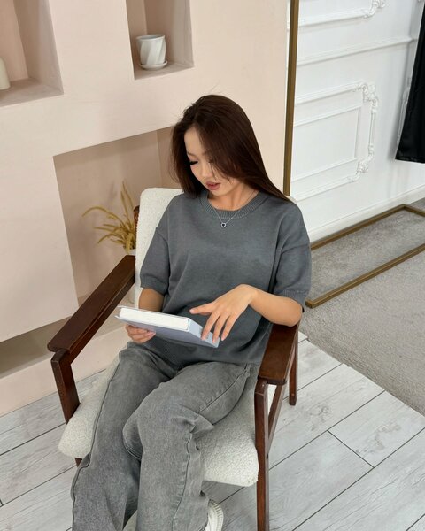 Женская серая кофта с короткими рукавами