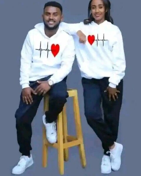 Sweat à capuche coeur couple