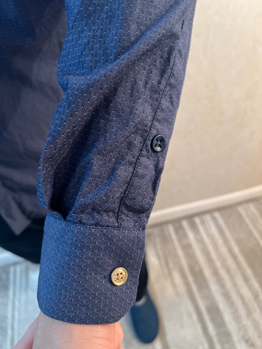 Мужская слегка нарядная рубашка