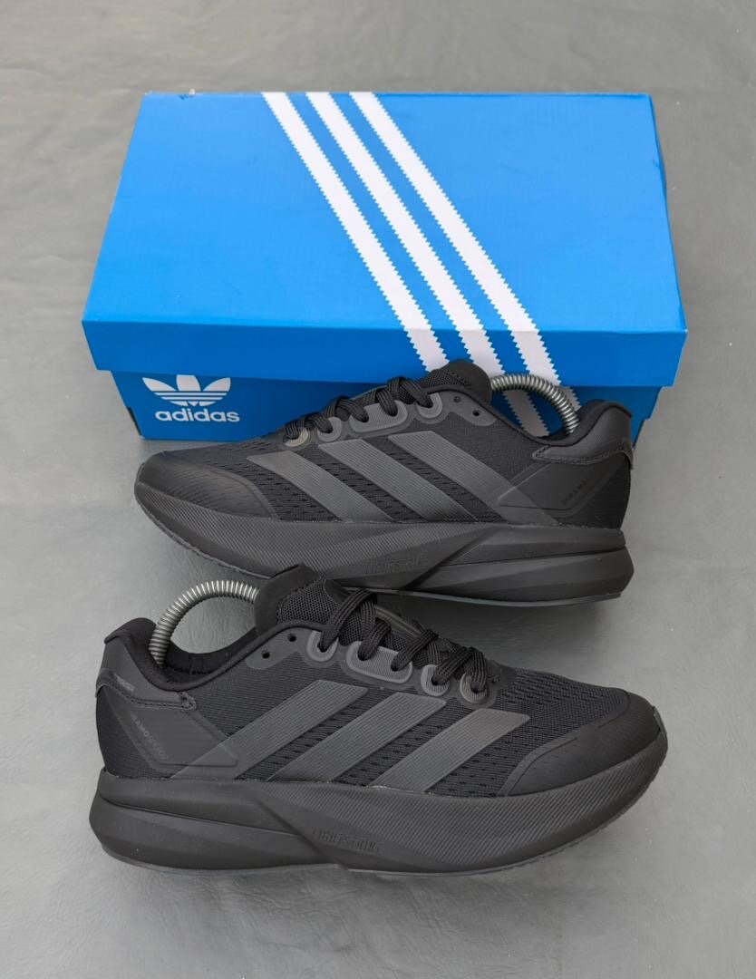 Chaussures Adidas noires légères
