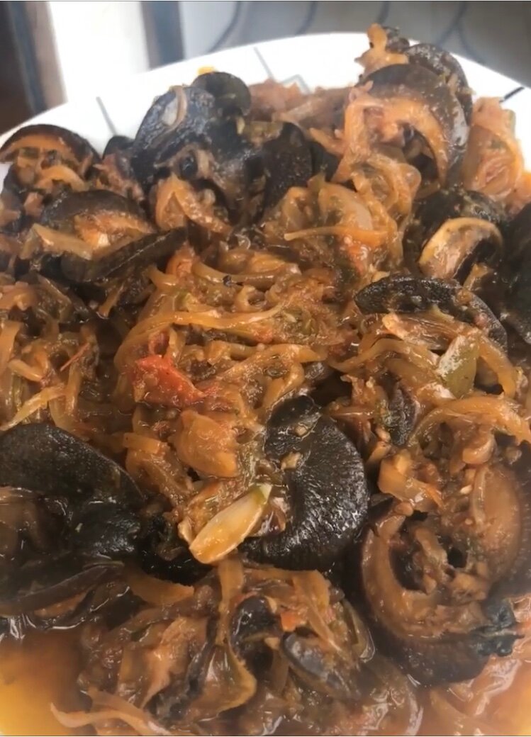 Escargot sauté & attieke