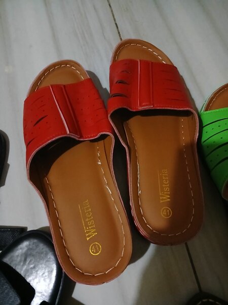 Chaussons colorés en cuir léger