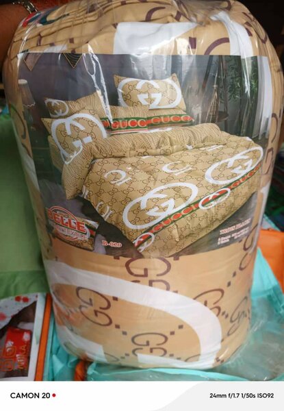 Magnifiques Couettes 3 places+ deux taies d'oreillers