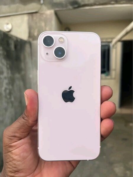 Apple iPhone 13