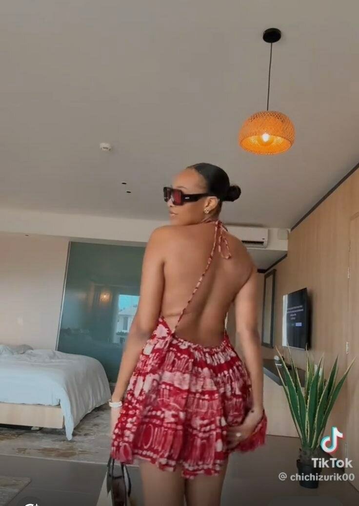 Robe dos nu élégante pour femmes