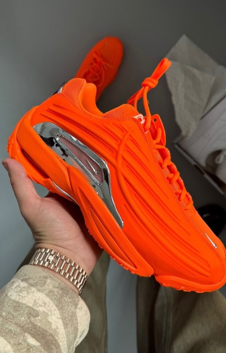 Baskets orange éclatantes homme