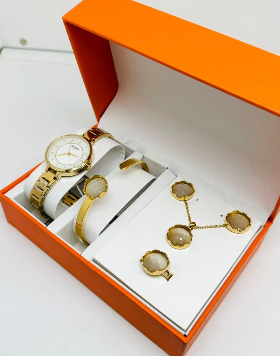 Ensemble Montre et Bijoux Doré