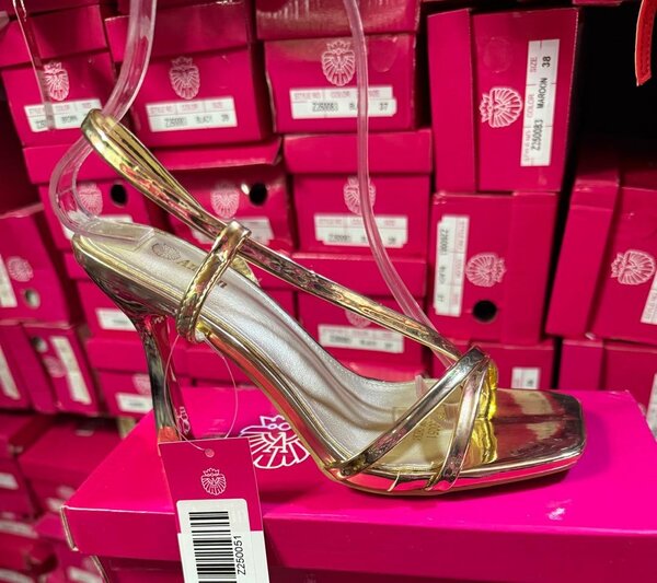 Sandales à talons brillantes