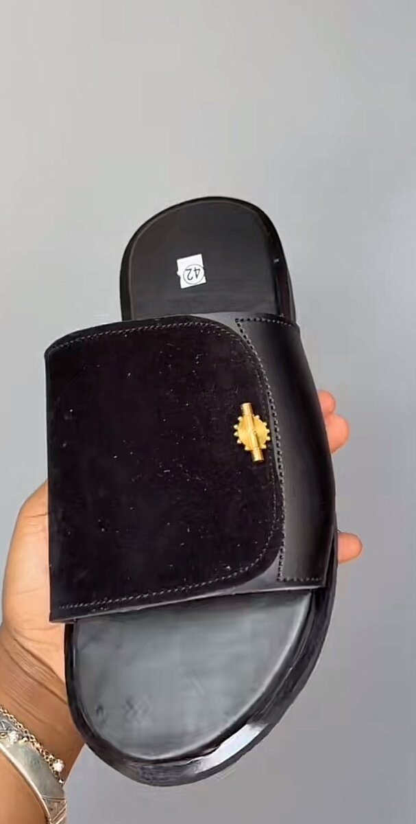 SANDALE ÉLÉGANTE POUR TOUS !