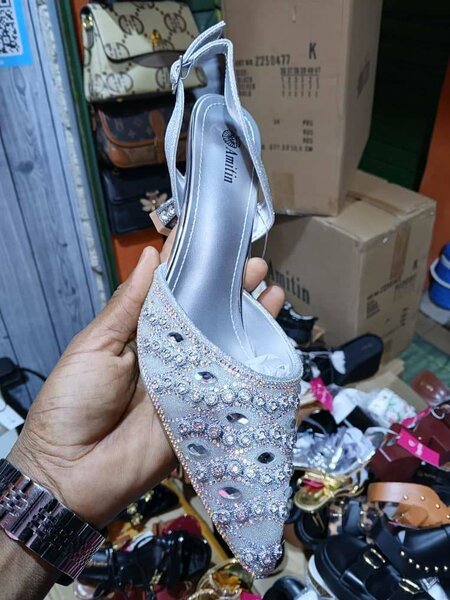 Chaussures à talons argentées