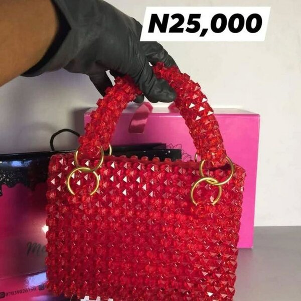 Sac à main perlé rouge