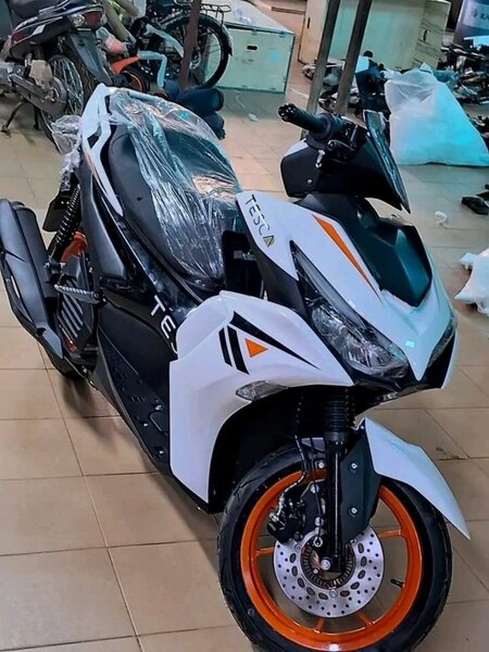 Scooter électrique Teera blanc et orange