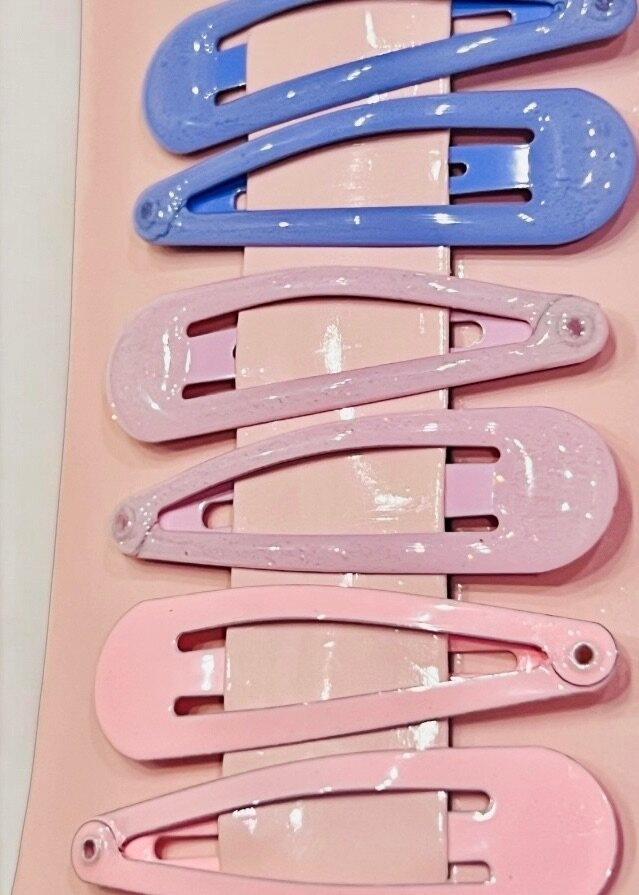 3 pairs of hair pins for girls.