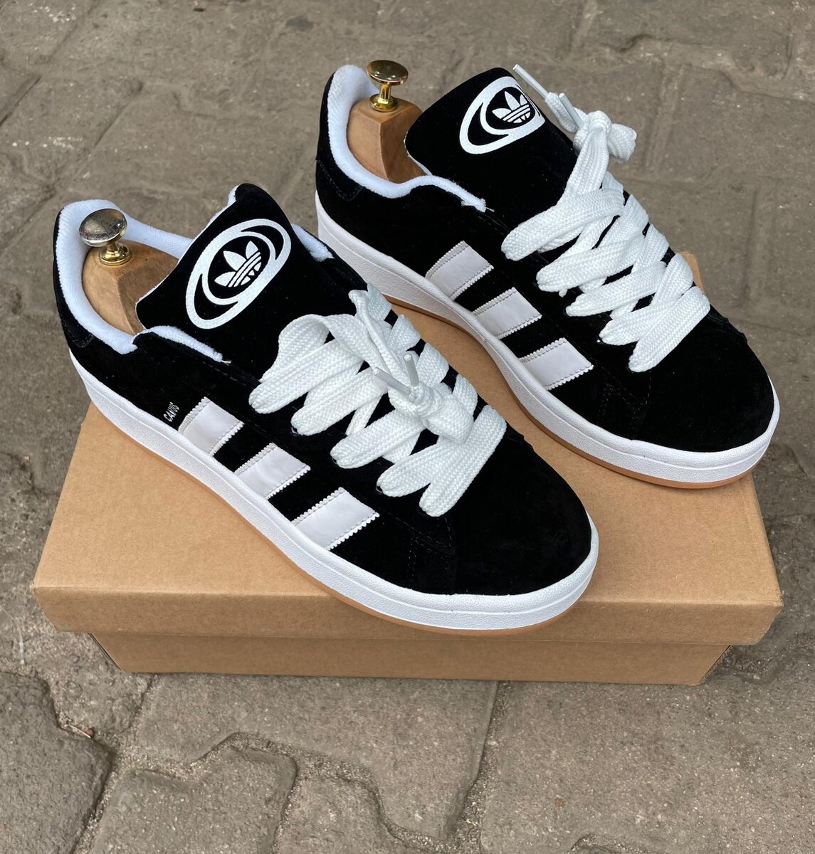 Sneakers noir  en daim campus