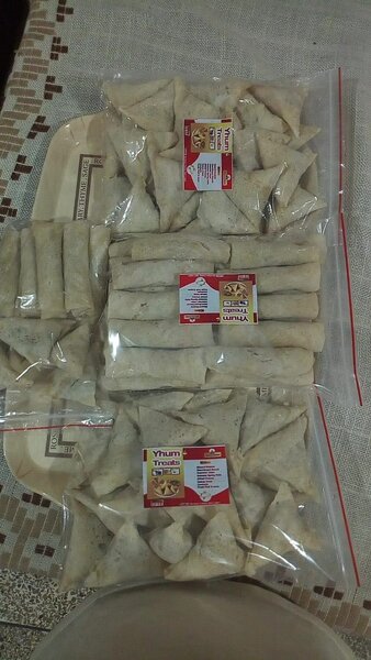 Yhum_treats spring rolls/samosa