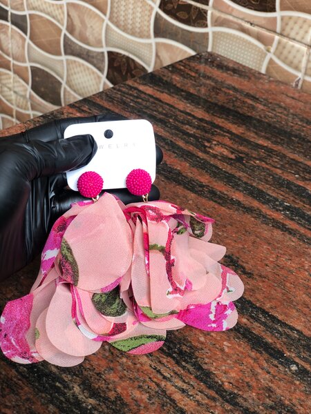 Boucles d'oreilles florales roses