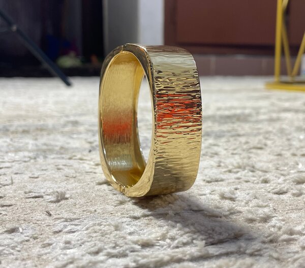 Bracelet large doré élégant