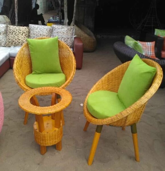 Fauteuil en rotin avec coussin vert