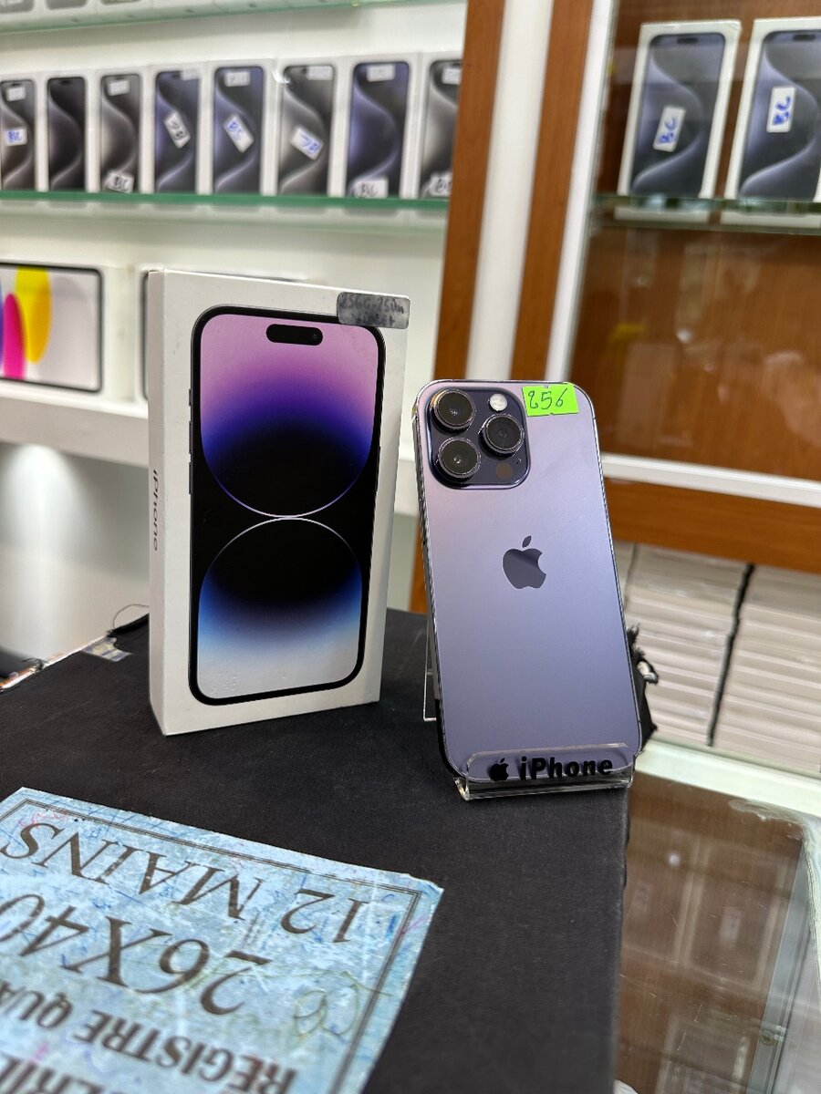 iPhone 14 Pro 256Giga avec carton