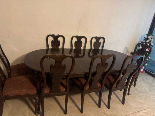 Table à manger ovale en bois