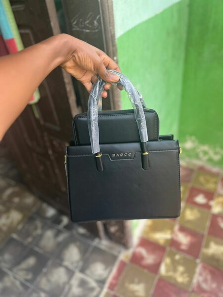 Sac à main femme en cuir noir
