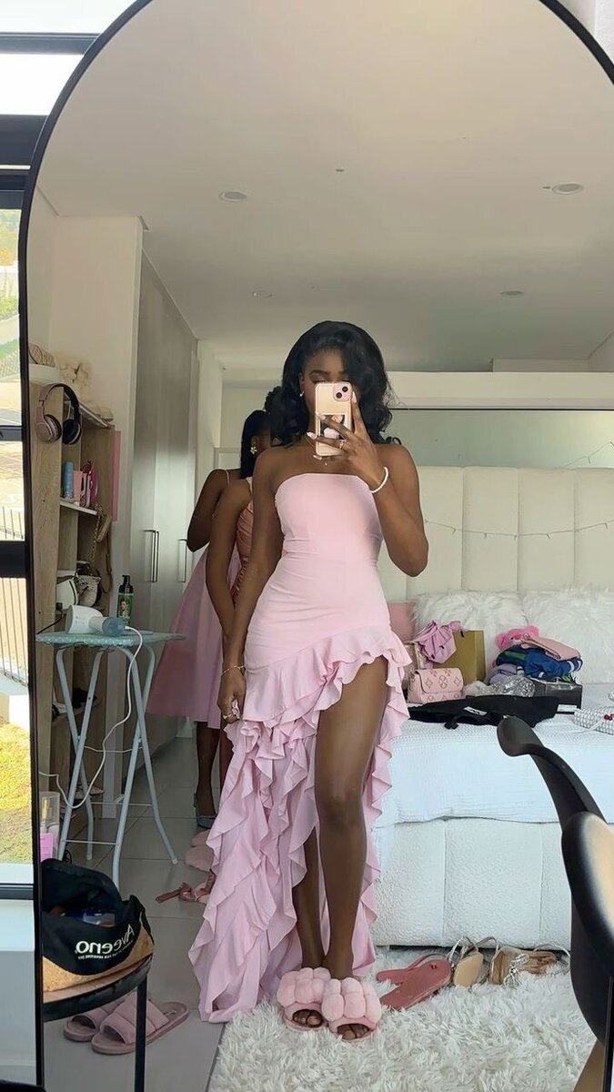 Robe élégante à fente haute