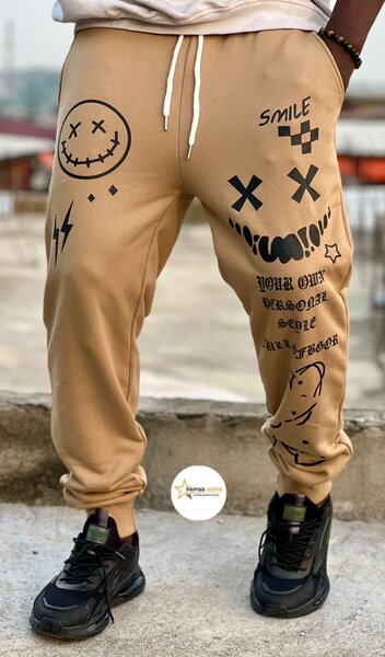 Jogging streetwear stylisé