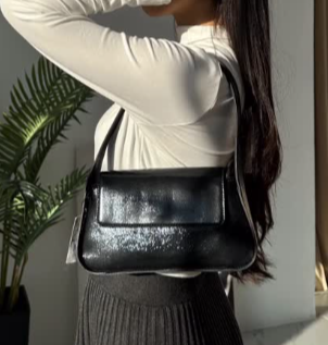 Лакированные сумки багеты от PULL&BEAR черная