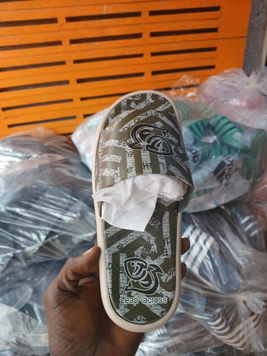 Claquettes confortables unisexes