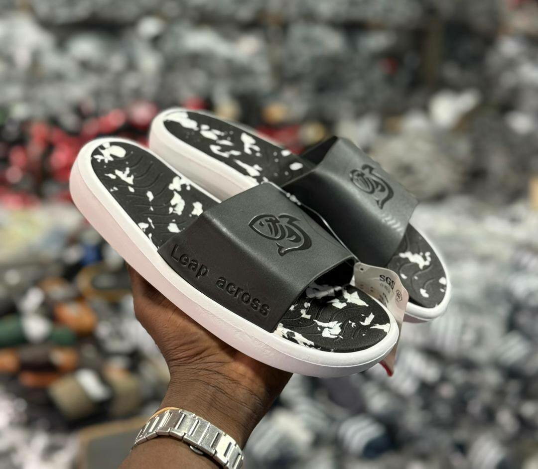 Claquettes confortables unisexes