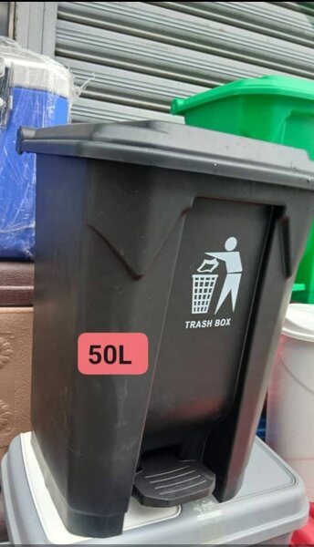 Poubelle à pédale 50L robuste