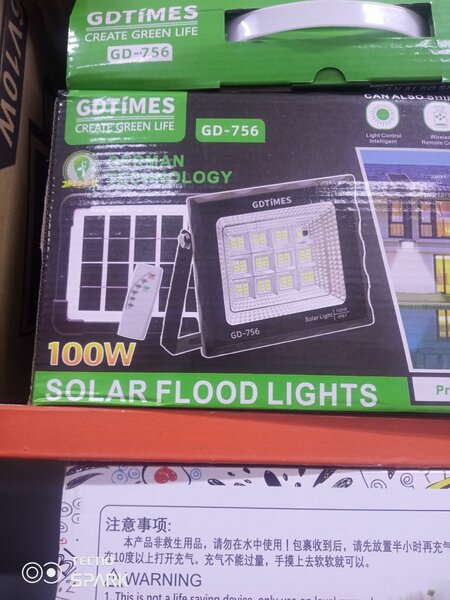 Projecteur LED Solaire 100W