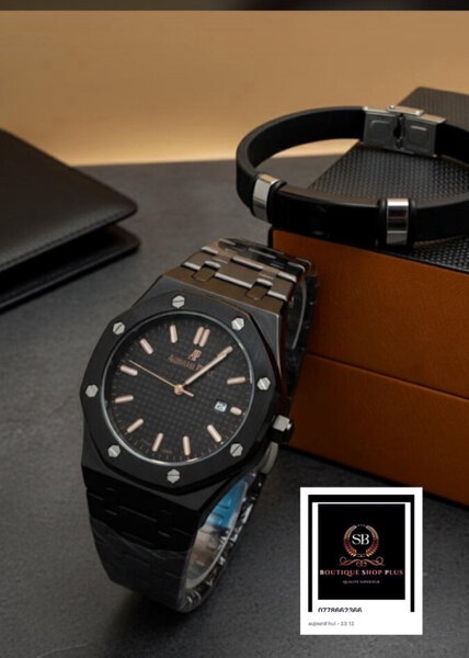 Montre élégante noire luxe