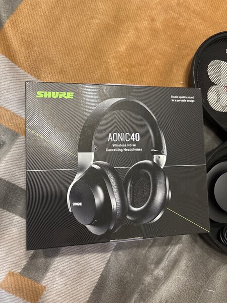 Беспроводные наушники Shure