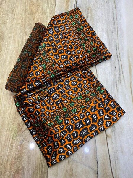  VOTRE SOIE ET MOUSSELINE