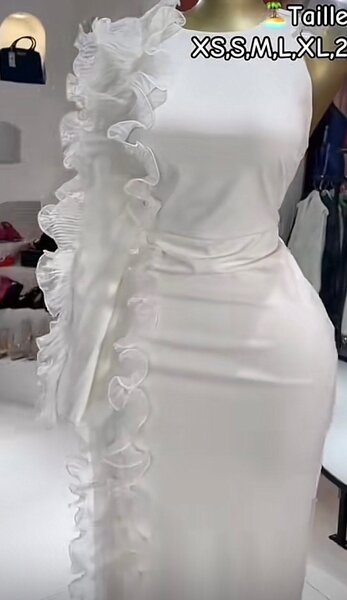 Robe élégante en dentelle pour femme