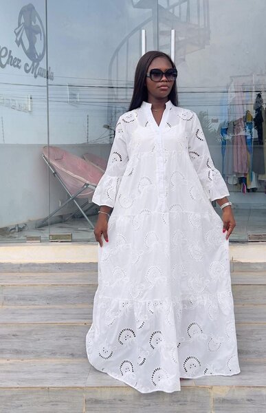 Robe longue en dentelle blanche