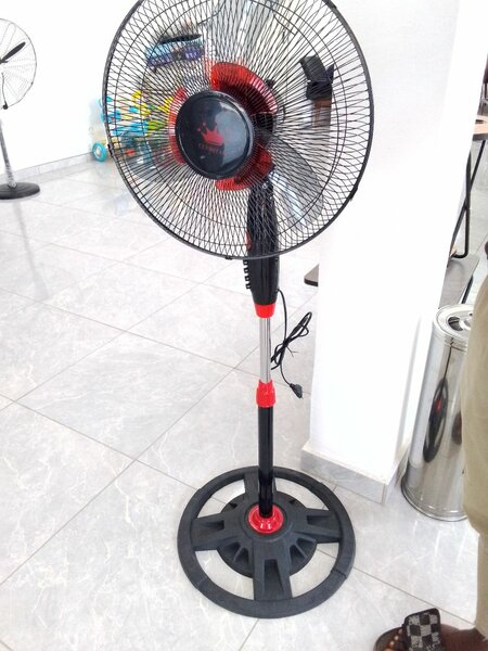 Ventilateur sur pied réglable