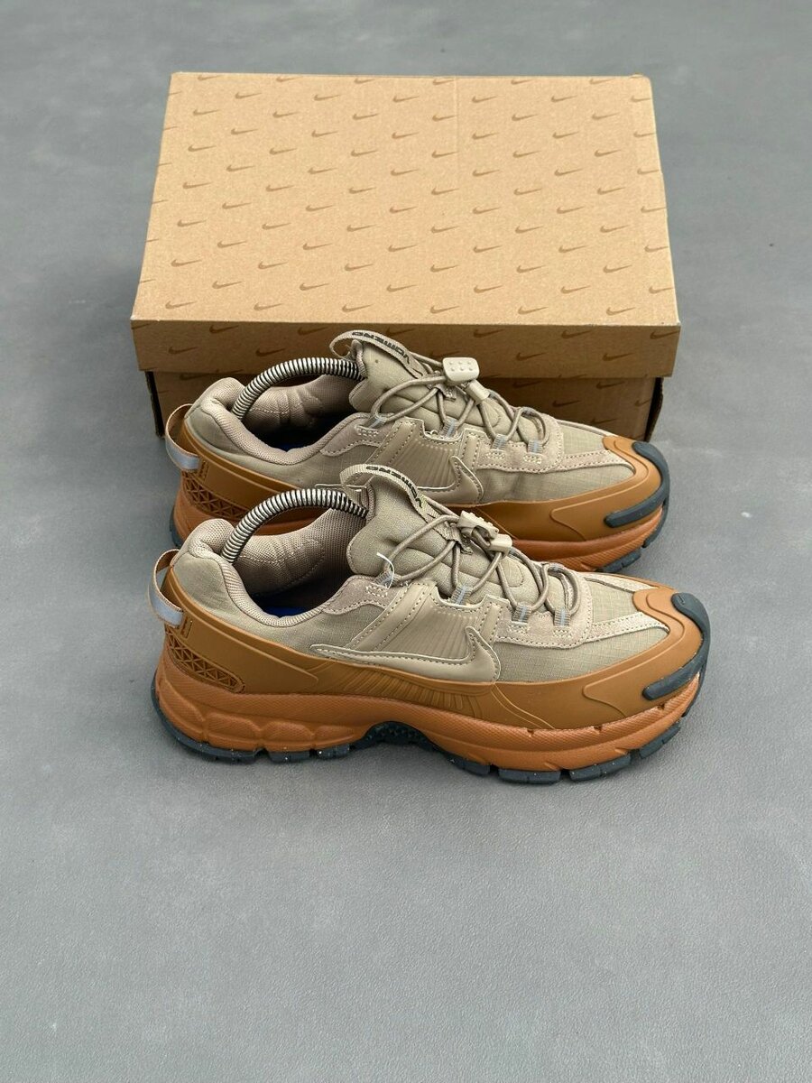 Nike beige et orange, Zoom V 5