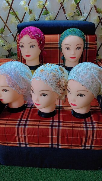 Bonnets brodés élégants