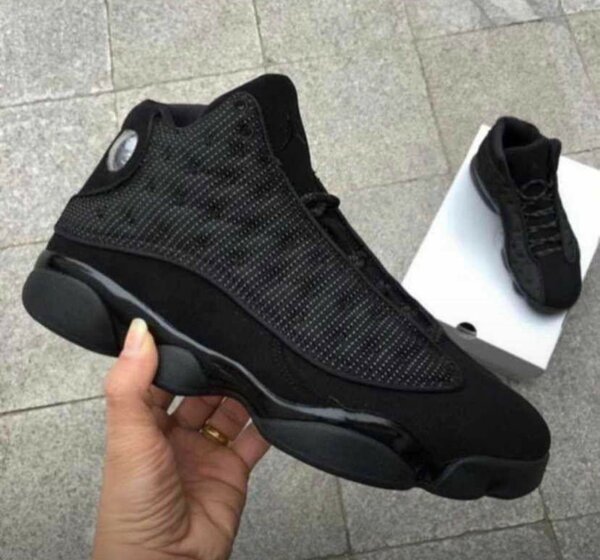 Air Jordan 13 black