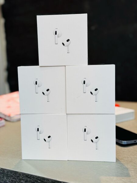 AirPods 4(ANC)available