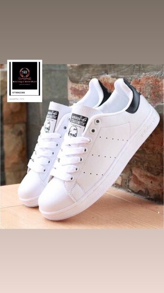 Basket adidas stan Smith authentique avec sa boîte